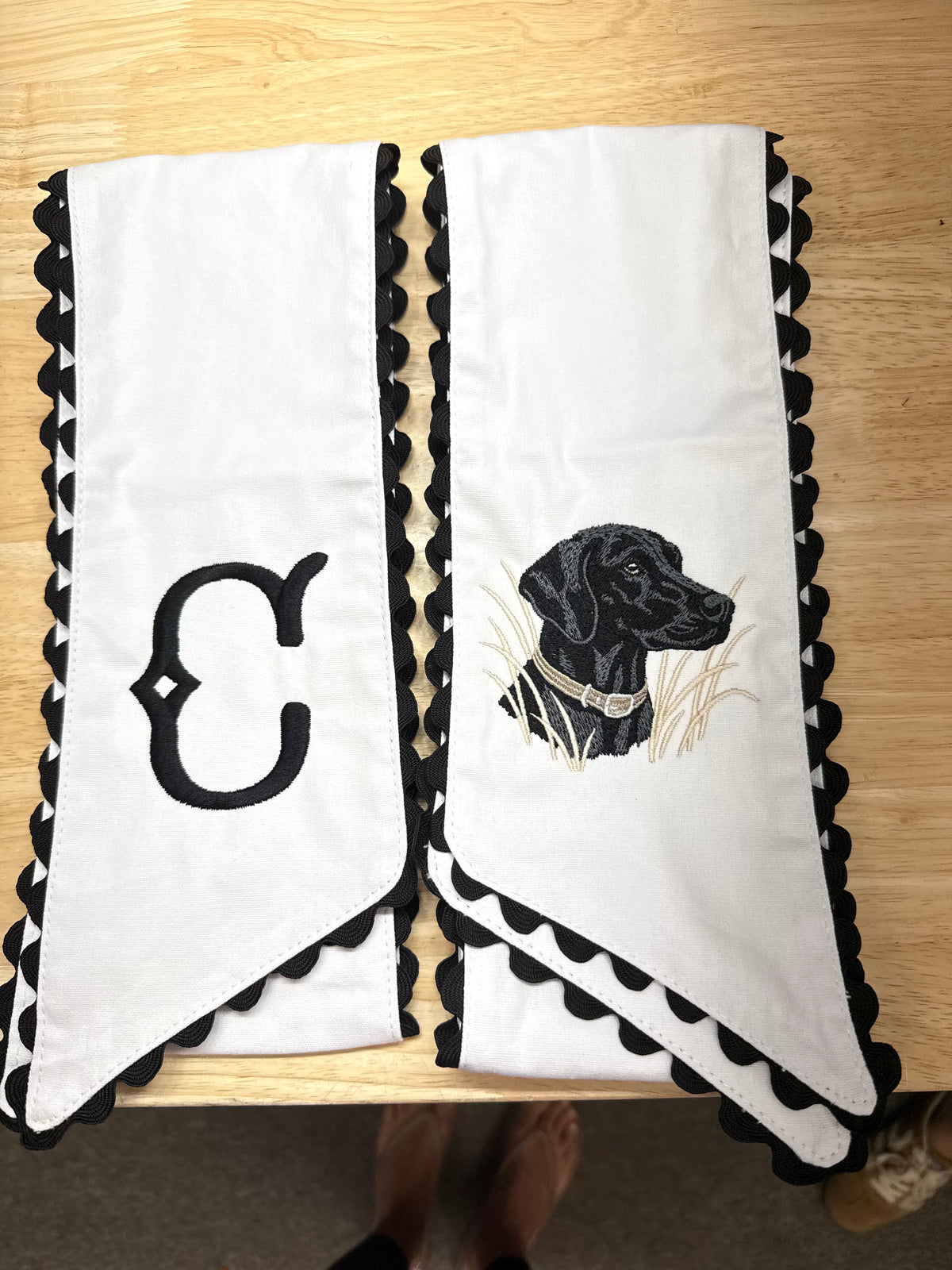 Wreath sash black lab